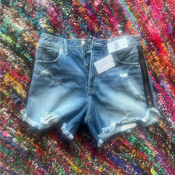 NWT Good American Exposed Zipper Bombshell Jean Short Sz 6 - Picture 4 of 7